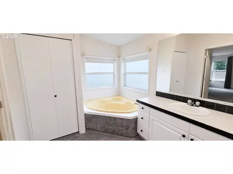 Bath - 242 Dillingham Loop, Carson, WA 98610 photo 2 of 4