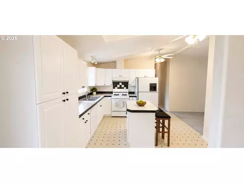 Kitchen - 242 Dillingham Loop, Carson, WA 98610 photo 2 of 3