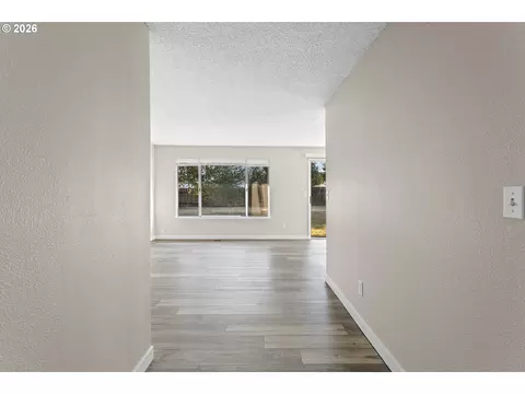 Living - 509 E Pinehurst Dr, Newberg, OR 97132 photo 1 of 7