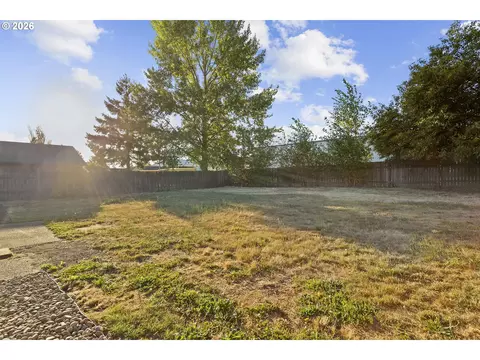 Exterior - 509 E Pinehurst Dr, Newberg, OR 97132 photo 6 of 7
