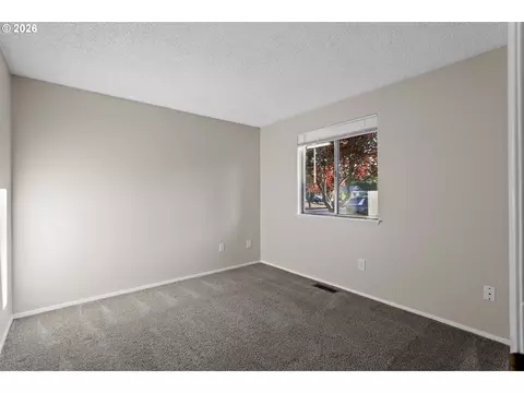 Bedroom - 509 E Pinehurst Dr, Newberg, OR 97132 photo 7 of 15