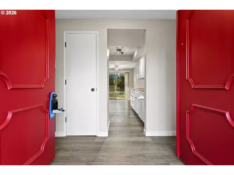 Entry Way - 509 E Pinehurst Dr, Newberg, OR 97132 photo 1 of 5