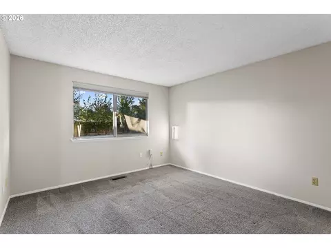 Bedroom - 509 E Pinehurst Dr, Newberg, OR 97132 photo 4 of 15