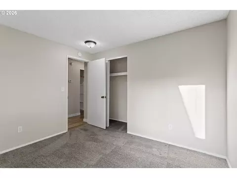 Bedroom - 509 E Pinehurst Dr, Newberg, OR 97132 photo 8 of 15