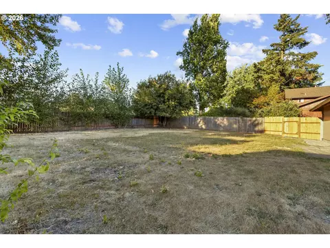 Exterior - 509 E Pinehurst Dr, Newberg, OR 97132 photo 5 of 7