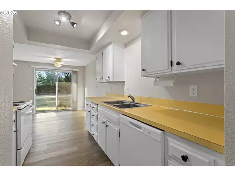 Kitchen - 509 E Pinehurst Dr, Newberg, OR 97132 photo 3 of 3