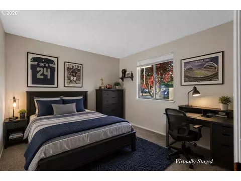 Bedroom - 509 E Pinehurst Dr, Newberg, OR 97132 photo 6 of 15