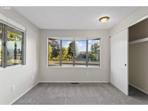 Bedroom - 509 E Pinehurst Dr, Newberg, OR 97132 photo 15 of 15