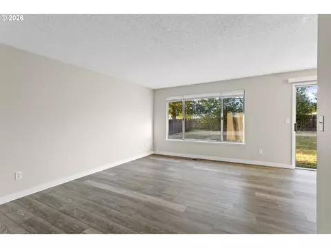 Living - 509 E Pinehurst Dr, Newberg, OR 97132 photo 3 of 7