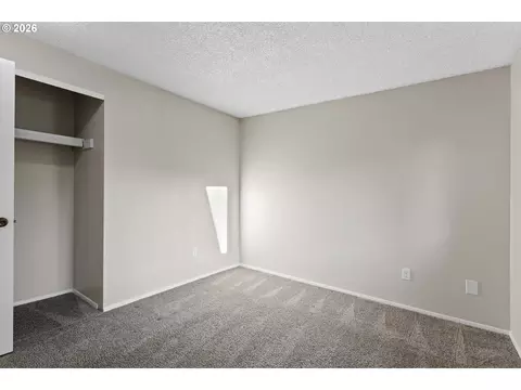 Bedroom - 509 E Pinehurst Dr, Newberg, OR 97132 photo 9 of 15