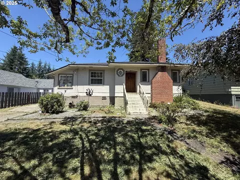 698 S 1st Ave, Coquille, OR 97423