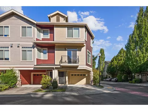 402 NE Patricia Ann Pl, Hillsboro, OR 97006