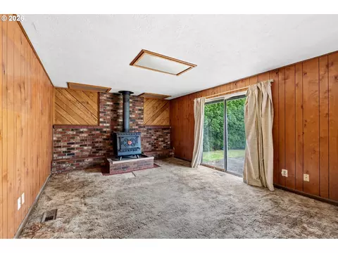 Living - 1785 SW Battaglia Ave, Gresham, OR 97080 photo 7 of 9