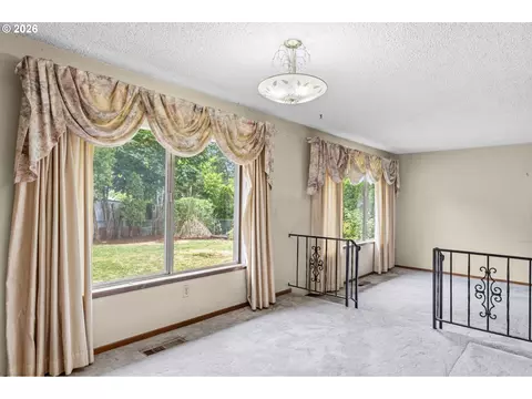 Living - 1785 SW Battaglia Ave, Gresham, OR 97080 photo 6 of 9