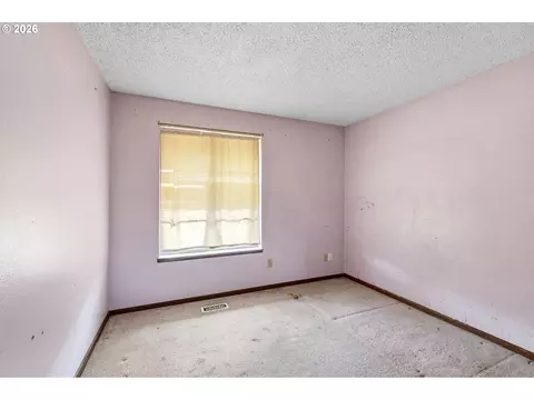 Bedroom - 1785 SW Battaglia Ave, Gresham, OR 97080 photo 1 of 6