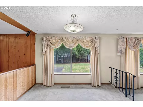 Living - 1785 SW Battaglia Ave, Gresham, OR 97080 photo 5 of 9