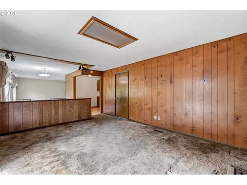Living - 1785 SW Battaglia Ave, Gresham, OR 97080 photo 8 of 9