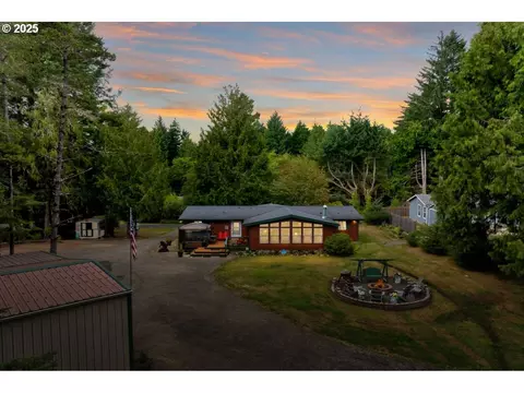 5004 N Loftus Rd, Florence, OR 97439