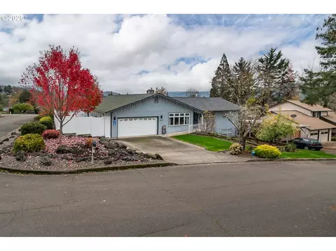 1821 NW Sellwood St, Roseburg, OR 97471