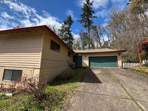 6571 Oakridge Dr, Gladstone, OR 97027
