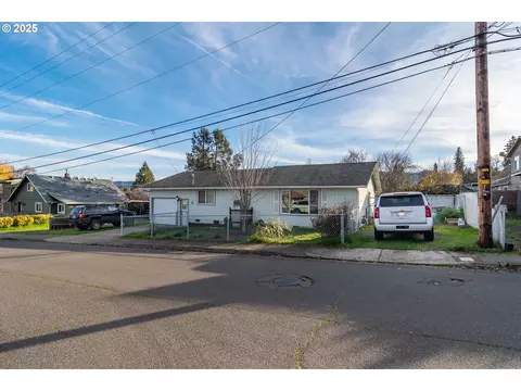 1785 NW Grove St, Roseburg, OR 97471