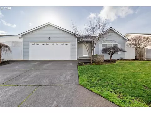4240 NE Paintbrush Ct, Salem, OR 97305