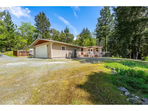 855 Cienaga Ln, Grants Pass, OR 97526