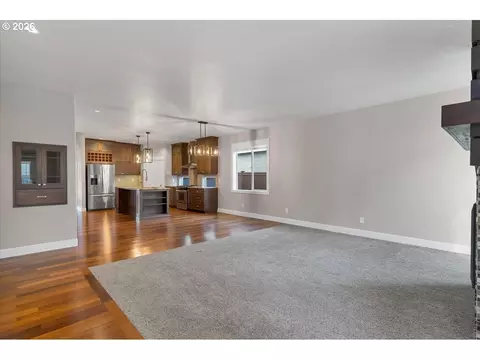 Living - 3470 Cabernet Ln, Eugene, OR 97404 photo 3 of 4