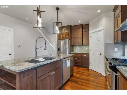 Kitchen - 3470 Cabernet Ln, Eugene, OR 97404 photo 4 of 6