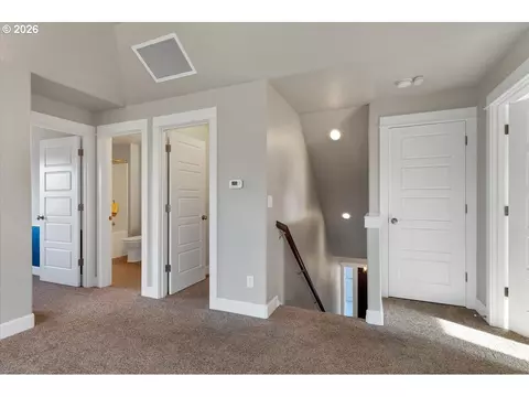 Entry Way - 3470 Cabernet Ln, Eugene, OR 97404 photo 2 of 2