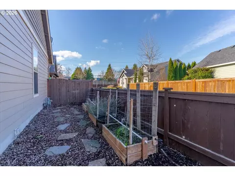 Exterior - 3470 Cabernet Ln, Eugene, OR 97404 photo 5 of 5