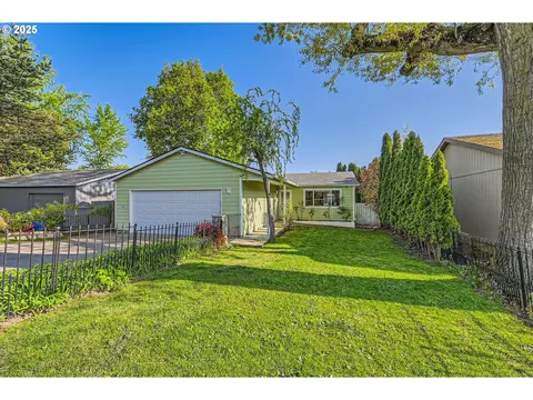 2433 NE Saratoga St, Portland, OR 97211