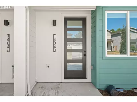 14840 NE Couch St #7, Portland, OR 97230