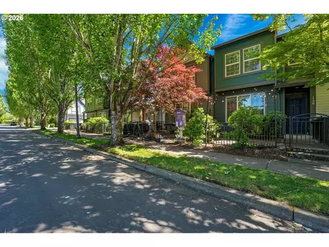 1198 SE Bacarra St, Hillsboro, OR 97123