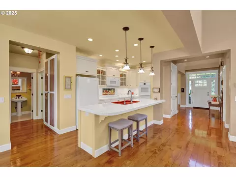 Kitchen - 2011 River Loop 1, Eugene, OR 97404 photo 2 of 6
