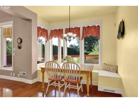 Dining - 2011 River Loop 1, Eugene, OR 97404 photo 2 of 3