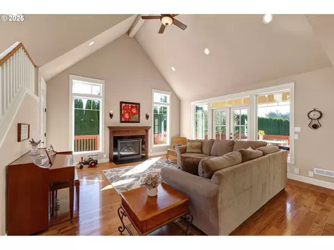 Living - 2011 River Loop 1, Eugene, OR 97404 photo 1 of 4