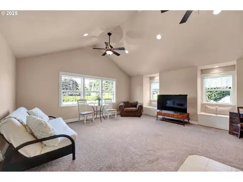 Living - 2011 River Loop 1, Eugene, OR 97404 photo 3 of 4