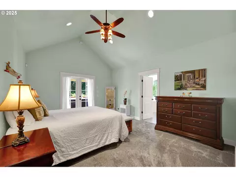 Bedroom - 2011 River Loop 1, Eugene, OR 97404 photo 1 of 3