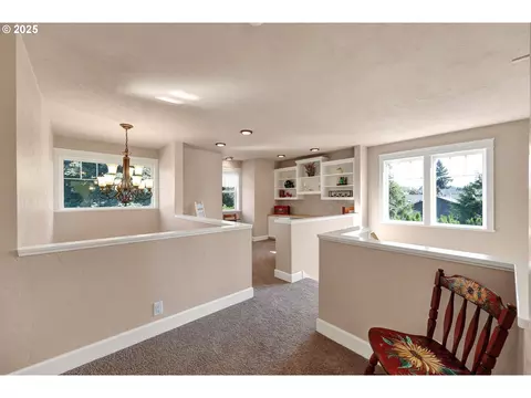 Entry Way - 2011 River Loop 1, Eugene, OR 97404 photo 1 of 2