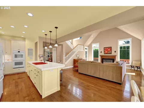 Kitchen - 2011 River Loop 1, Eugene, OR 97404 photo 4 of 6