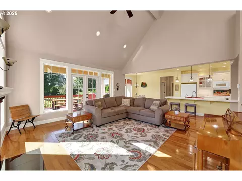 Living - 2011 River Loop 1, Eugene, OR 97404 photo 2 of 4