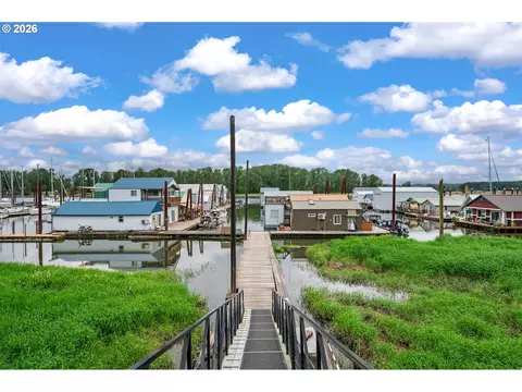 104 S River St #4, Saint Helens, OR 97051