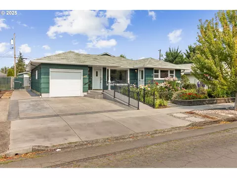 1428 Olympic St, Springfield, OR 97477