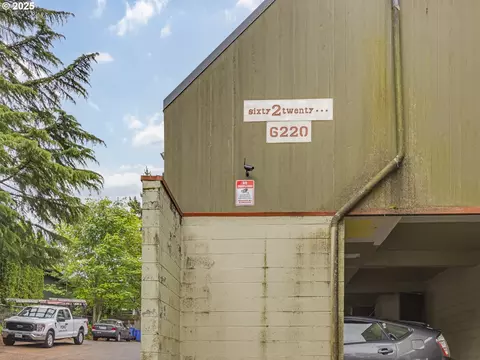 6220 SW Capitol Hwy #7, Portland, OR 97239