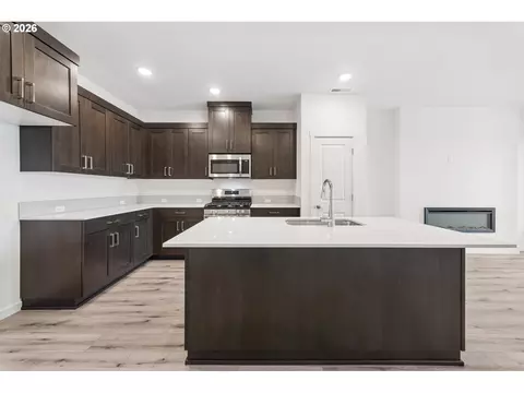 Kitchen - 5887 SE Powell Vly, Gresham, OR 97080 photo 1 of 2