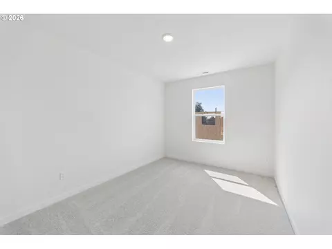 Bedroom - 5887 SE Powell Vly, Gresham, OR 97080 photo 3 of 4