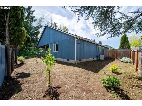 Exterior - 149 73rd St, Springfield, OR 97478 photo 7 of 9