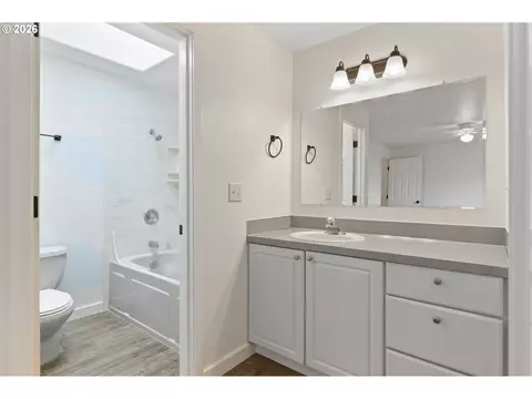 Bath - 149 73rd St, Springfield, OR 97478 photo 1 of 3