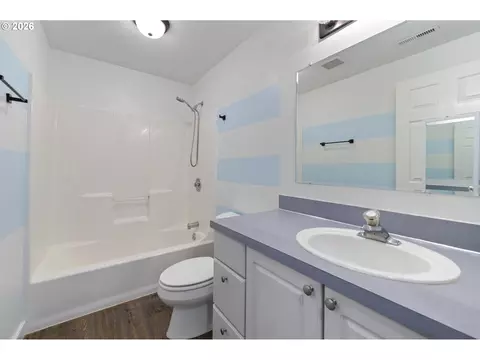 Bath - 149 73rd St, Springfield, OR 97478 photo 3 of 3